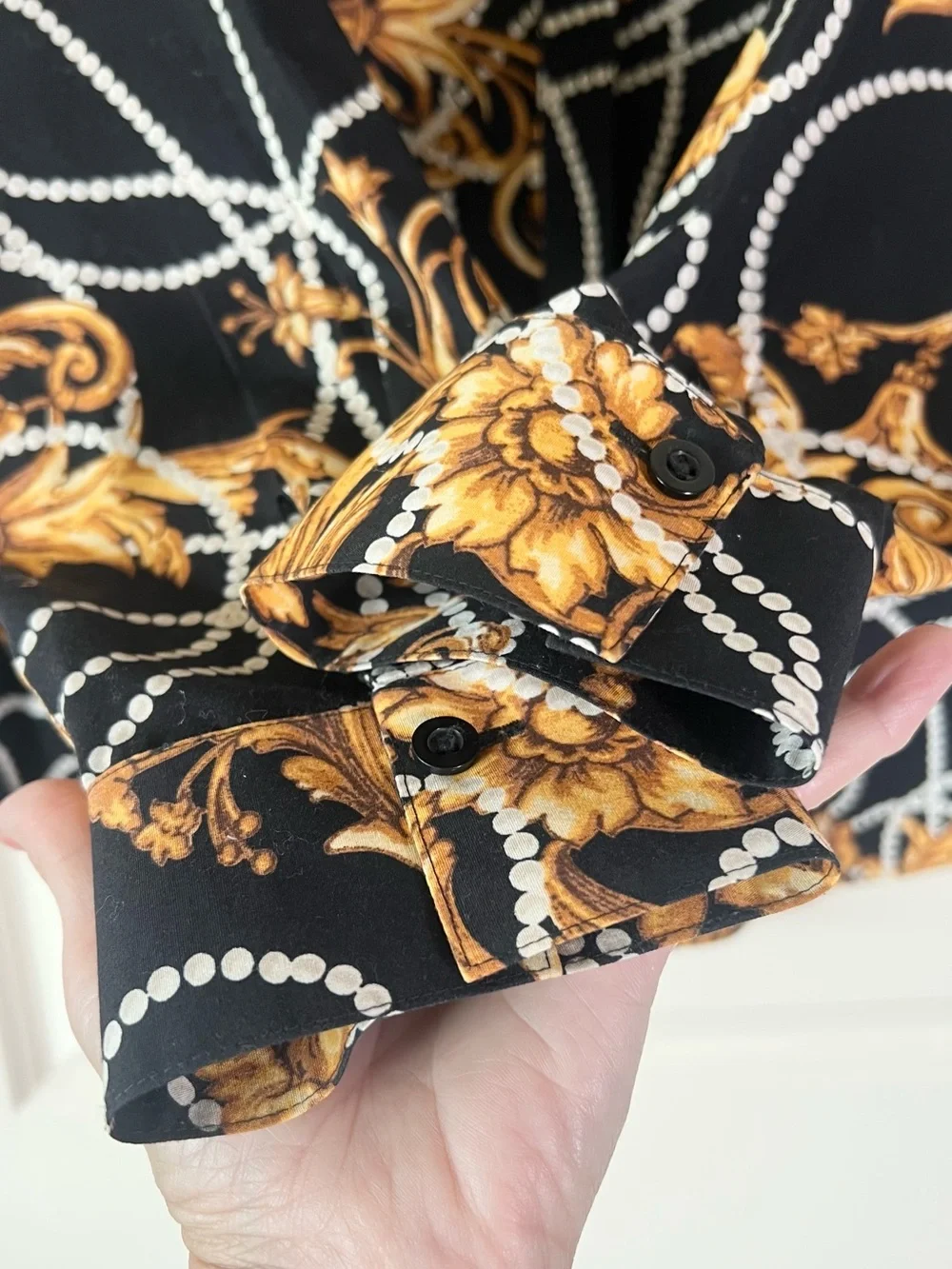 Chico's No-Iron Baroque Blouse Size 2 Black Gold Pearl Chain Print Cotton Shirt - Picture 9 of 10